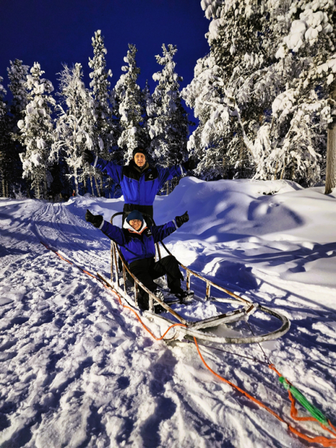 乘坐哈士奇雪橇在原野森林奔驰的那段时光，唤起了许多童年记忆！