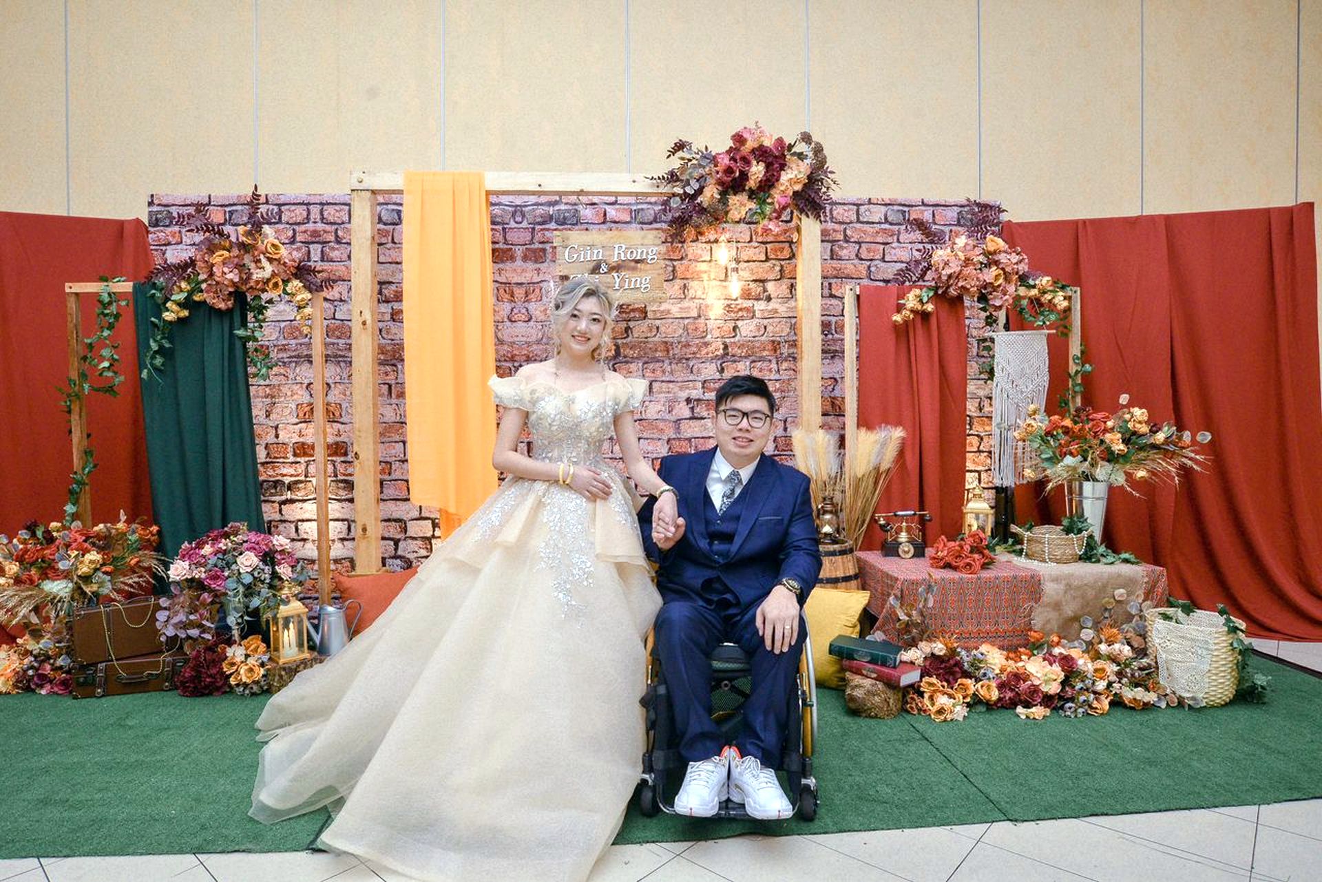 陈锦荣与陈芷劳于2019年共结连理，娶得美人归。