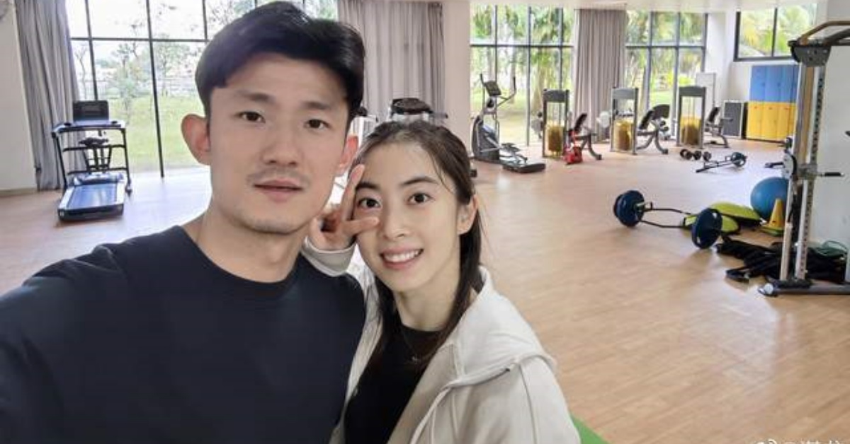 谌龙与王适娴秀恩爱。