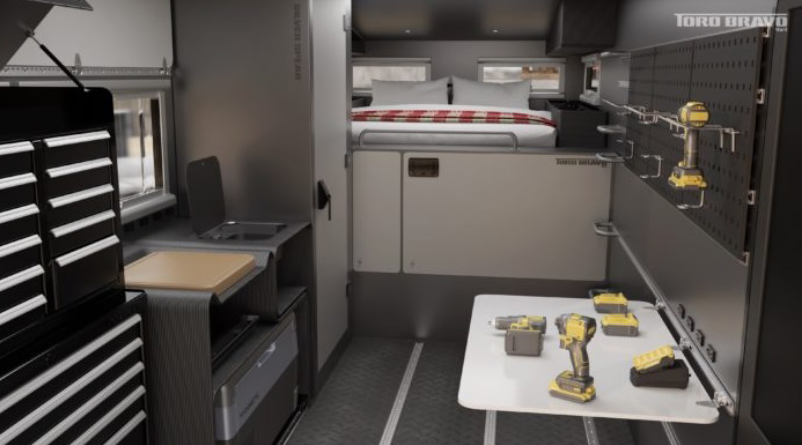 ▲车舱内具备移动式橱柜、可卸式炉具、固定式水槽、淋浴间等基本配备。