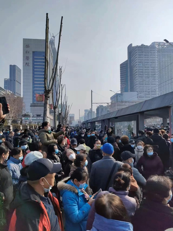 武汉再爆发大规模示威，抗议医保改革。