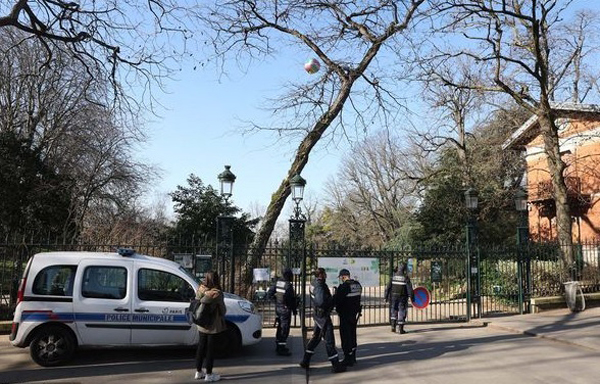 巴黎市肖蒙山丘公园找到被斩首女尸与尸块。