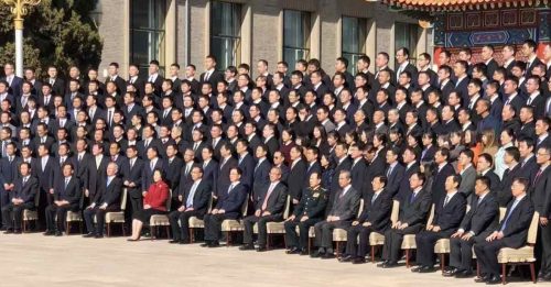 李克强十年总理生涯近尾声 携国务院全体班子拍毕业照