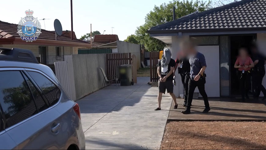 澳洲警方搜查多个地点拘捕多人。