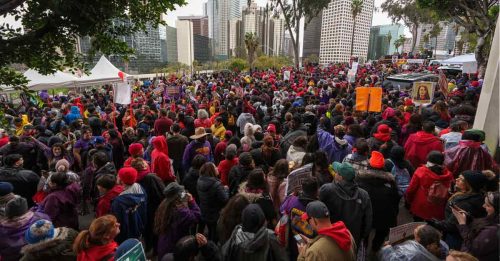 洛杉矶教育工作者大罢工 近50万学生被迫停课