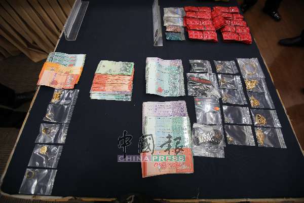 警方起获现款、大麻、MDMA新型毒品粉末等。
