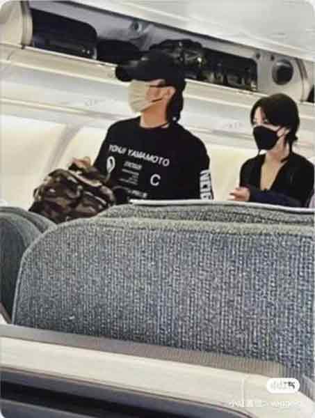 中国网络疯传王菲和谢霆锋机舱内同框照。