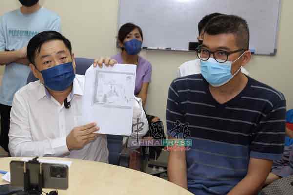 颜学祥（右起）在吴健南的陪同下，召开记者会要求医院针对妻子的死亡给予合理解释。