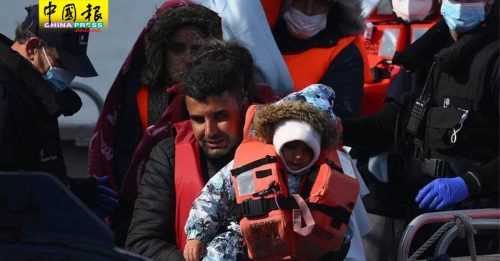 英国阻非法移民  拒小船难民庇护申请