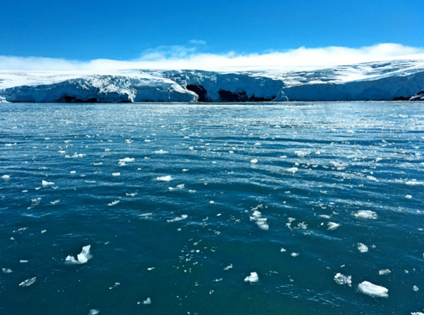 南极海冰面积创新低，成为全球暖化新警讯。（法新社）