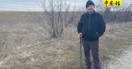 ◤俄乌开战◢乌克兰农夫家乡全毁　 冒险挖地雷 赶4月播种季