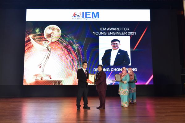 荣获由马来西亚工程师协会（The Institution of Engineers, Malaysia or “IEM”）颁发的2022年杰出青年工程师奖