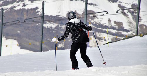 北海道滑雪场挖出女尸 生前遭活埋2个月
