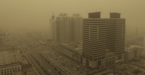 中国北部沙尘暴频发 未来一周西北区多扬沙浮尘天气