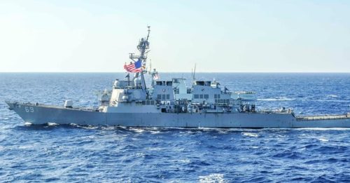 山东舰参与中国环台军演 美驱逐舰入南沙群岛