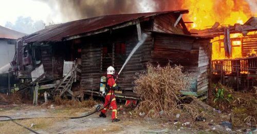 火魔侵袭15屋 酿2伤 66人痛失家园