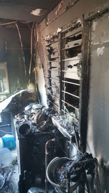 店屋厨房发生火灾，被烧毁100%。