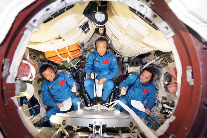 3名太空人邓清明、费俊龙及张陆圆满。