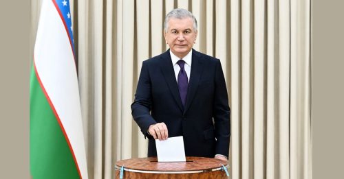 乌兹别克修宪公投过关