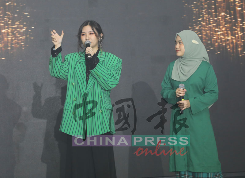 主办方安排不少娱性节目，包括舞蹈、演唱等，除了凸显大马人才济济，也展现大马多元文化的特色。