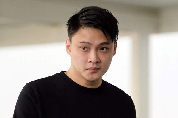 许斌楷涉及非法赌博活动，被判处监禁2年10个月。