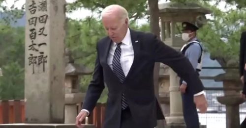 ◤广岛G7峰会◢ 拜登下台阶险摔倒 事后装作无事发生