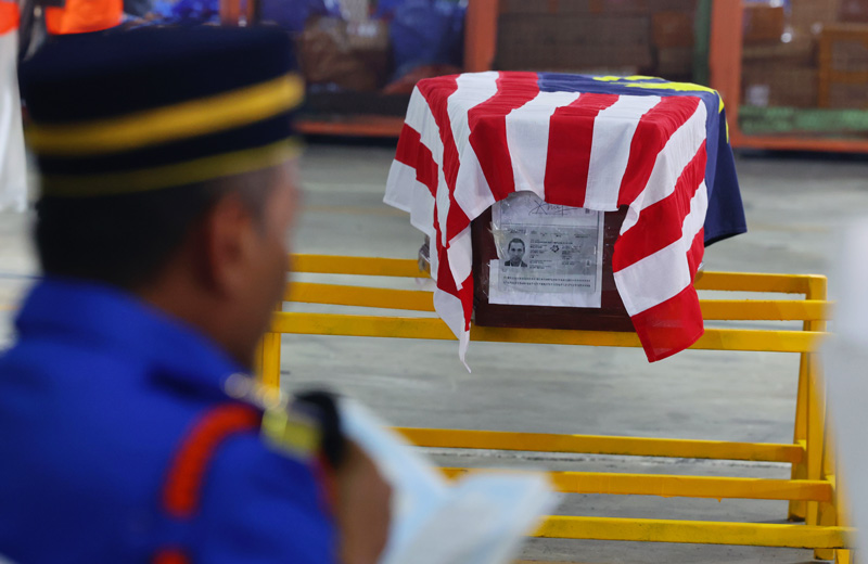 已故阿旺阿斯甘达的葬礼将以民防部队规格进行，当局将把遗体送往死者位于沙巴家乡安葬。