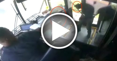 巴士乘客持枪威胁停车 司机掏枪反击两败俱伤