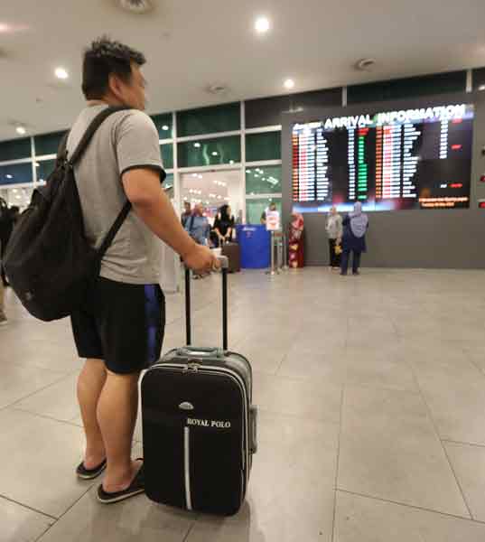 “小猪”在泰国清迈机场待了一整夜未眠后，周二（2日）上午9时的航班，安全返回马来西亚。
