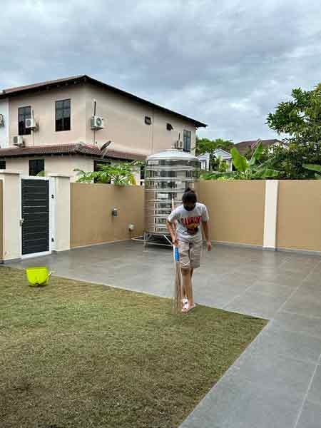 不少华裔都属双薪家庭，因此都会聘请女佣协助处理家务。