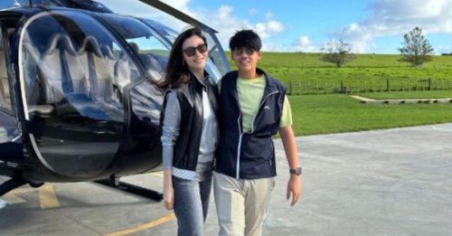 李嘉欣带儿子坐直升飞机庆祝母亲节