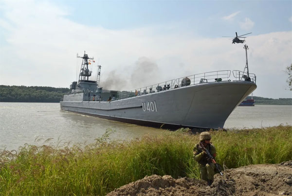 俄罗斯国防部称空军摧毁乌克兰海登陆舰“尤里．奥列菲连科号”。