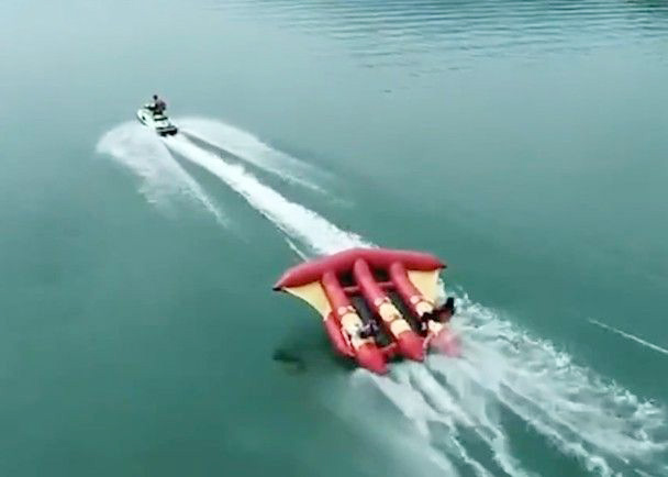 杭州千岛湖欢乐水世界“网红飞船”意外，造成一名28岁男子死亡。