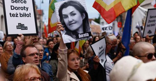 波兰堕胎法太严 妇怒吼“别再杀死我们”