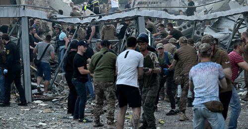 ◤俄乌战争一周年◢俄导弹击中乌克兰餐厅 至少9死56伤