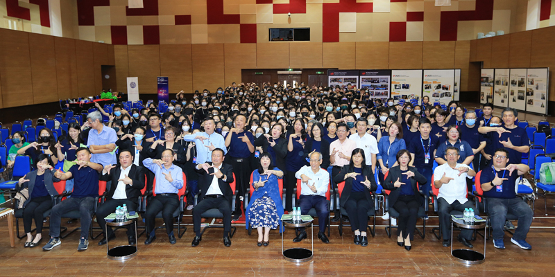 自雪隆森甲霹5个州属48间学校的219名学生及25名老师踊跃参加政府中学华文学会干部研习营。
