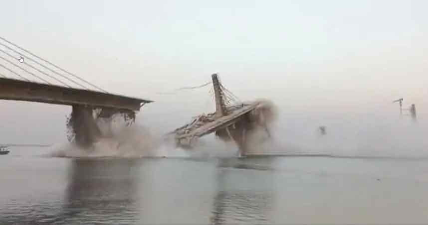 印度比哈尔州一大桥周日坍塌。