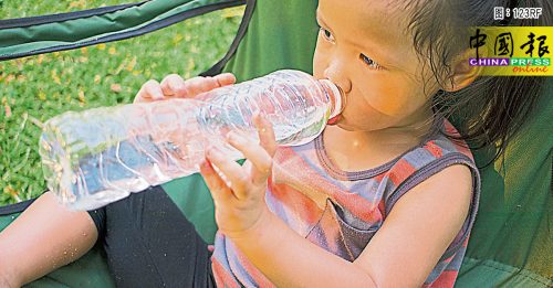 ◤健康百科◢婴幼儿要防晒补水 以免晒伤脱水危机