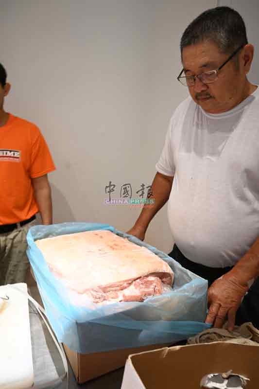 林卧豹店内也售卖进口冷冻猪肉，唯本地新鲜猪肉受顾客欢迎。

