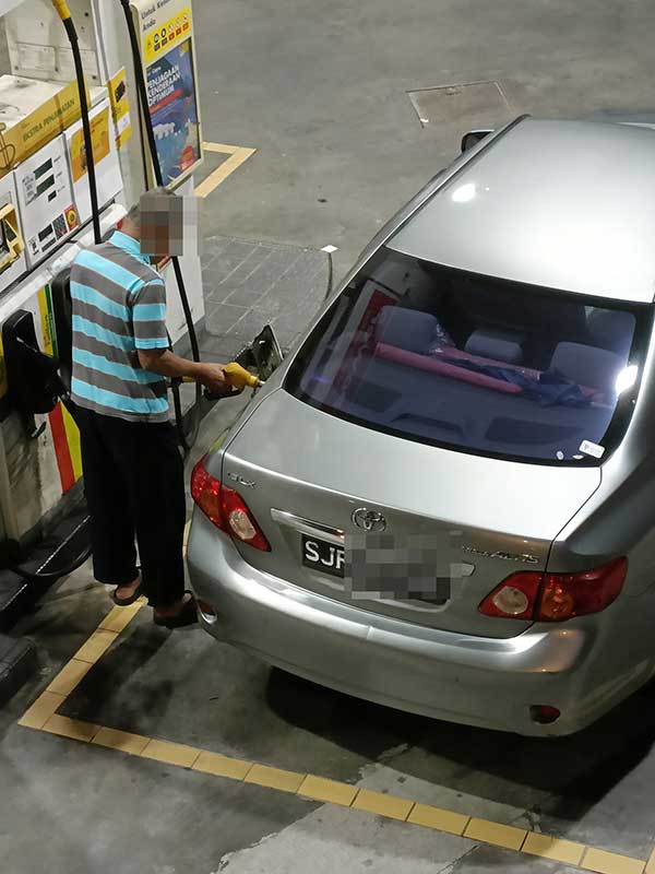 RON95 汽油 新加坡