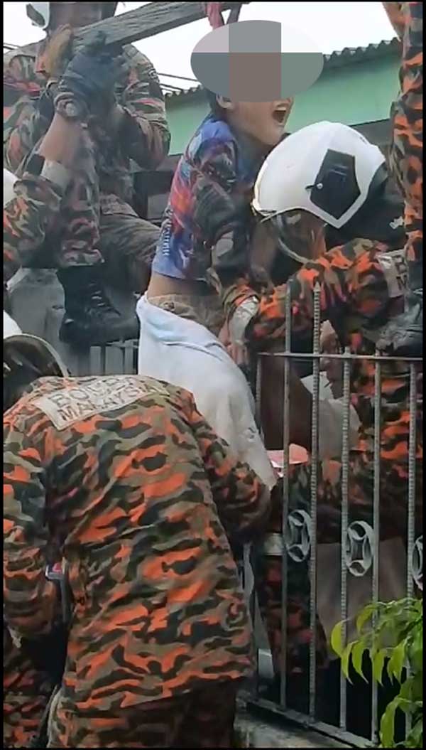 boy hurt 篱笆 屁股