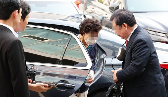 韩总统岳母伪造文书 罪名成立 当庭被捕