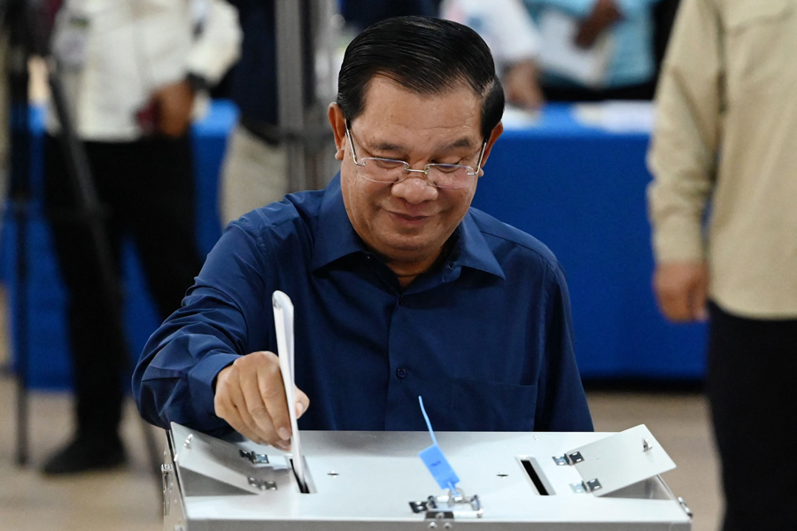 柬埔寨大选 洪森到投票站投票