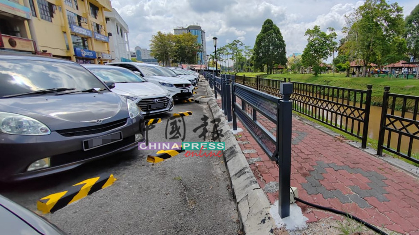 Parking barrier