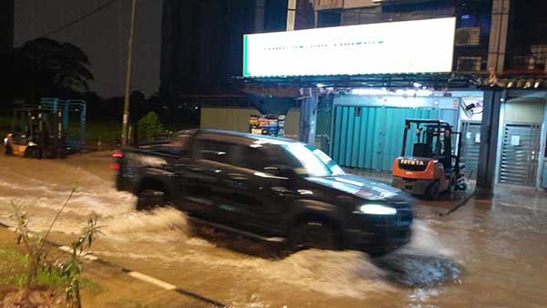 banjir Selayang 豪雨 士拉央