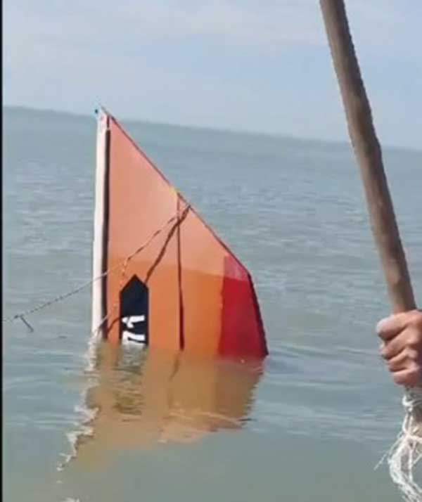 boat-sinking 巨浪 失踪 渔夫