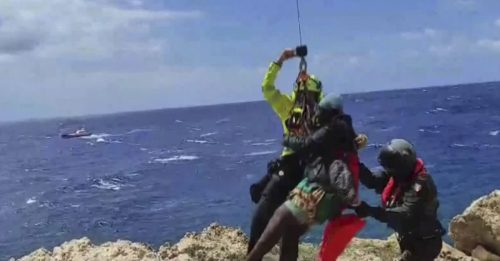 2移民船在意离岛沉没 57人获救 30人失踪