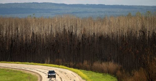 加拿大林火不断在烧 面积是整个希腊国土