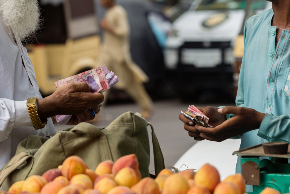 巴基斯坦卢比 贬至历史新低!