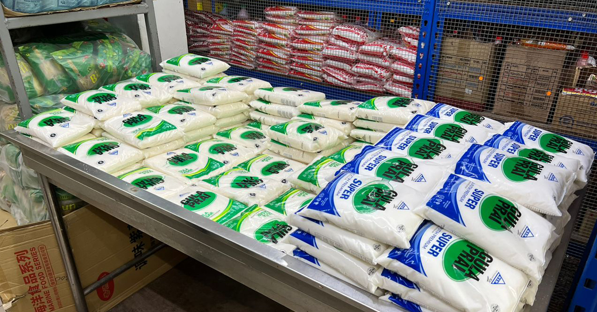 当局在行动中充公了174公斤的白糖（100公斤粗糖及74公斤精制白糖），市价620令吉85仙。
